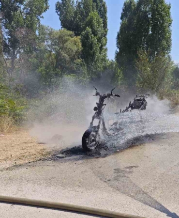 Motosiklet yangını otluk alana sıçradı