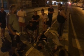 Motosikletin çarpıp kaçtığı yaya yaralandı