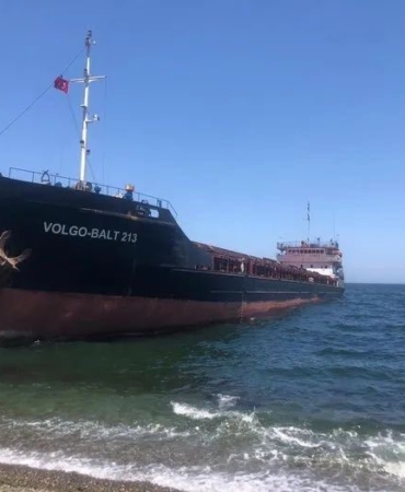 Mudanya’da karaya oturan gemi kurtarıldı