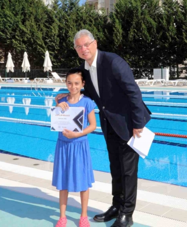 Mudanyalı minik yüzücüler sertifikalarını aldı