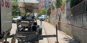 Nakliye firmasının asansörü elektrik tellerine değince 2 kişi yaralandı