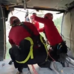 Nefes kesen kurtarma operasyonu helikopter içinden görüntülendi