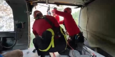 Nefes kesen kurtarma operasyonu helikopter içinden görüntülendi
