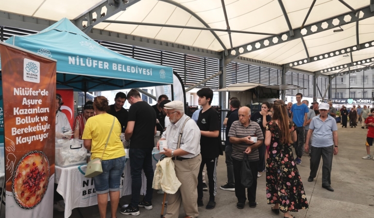 Nilüfer’de aşure kazanı kaynıyor