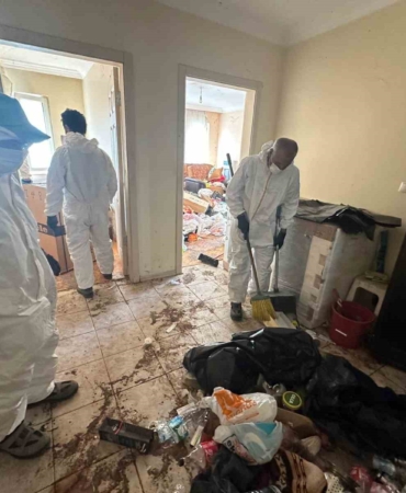 Nilüfer’de çöp ev temizlendi