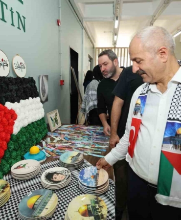 Öğrencilerin el emeği ürünleri Gazze için sergilendi