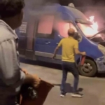 Okmeydanı’nda minibüsün alev alev yandığı anlar: Yolcular son anda indirildi