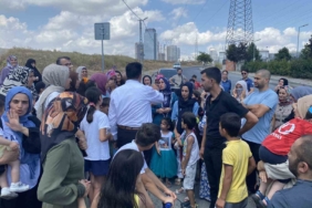 Okulun kapanacağı iddiası velileri sokağa döktü; yolu kapattılar