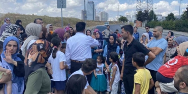 Okulun kapanacağı iddiası velileri sokağa döktü; yolu kapattılar