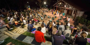 Ormandaki Kulübe’de yıldızların altında tiyatro keyfi başlıyor