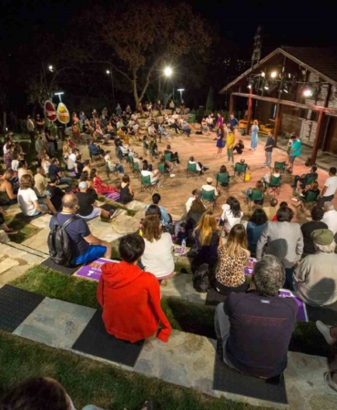 Ormandaki Kulübe’de yıldızların altında tiyatro keyfi başlıyor