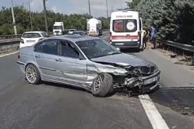 Otomobil bariyere çarptı: 1 yaralı