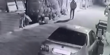 Otomobil hırsızlığı kamerada... Kendi otomobiliymiş gibi alıp kayıplara karıştı