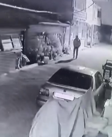 Otomobil hırsızlığı kamerada... Kendi otomobiliymiş gibi alıp kayıplara karıştı