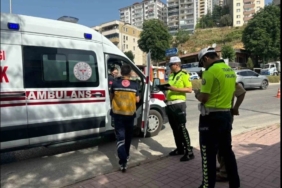 Otomobil ile motosikletin çarpışması sonucu 1 kişi yaralandı