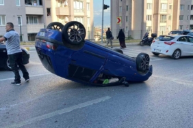 Otomobil takla attı: 1’i bebek 3 yaralı