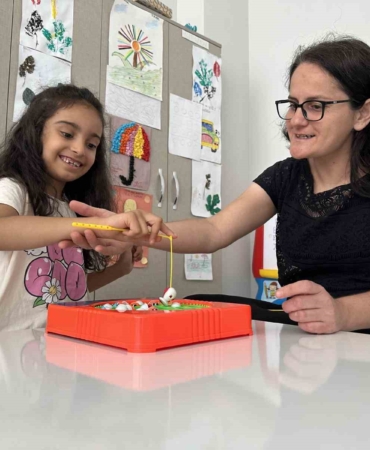 Özel bireyler özel eğitimle hayata tutunuyor