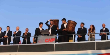 Özgür  Ozel: “Küfeyi benim sırtıma ver. Ben taşırım”