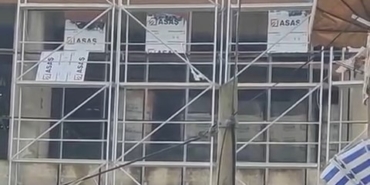 Parasını alamayan işçiden ilginç eylem