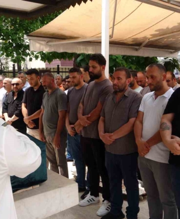 Pendik’te eşi tarafından öldürülen Safiye Bıçak toprağa verildi