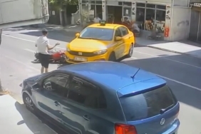 Pendik’te kontrolsüz dönüş yapan ticari taksi motosiklet ile çarpıştı