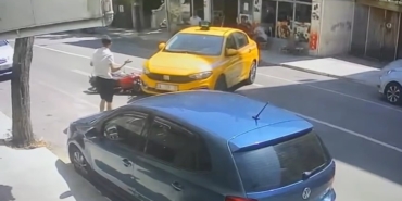 Pendik’te kontrolsüz dönüş yapan ticari taksi motosiklet ile çarpıştı