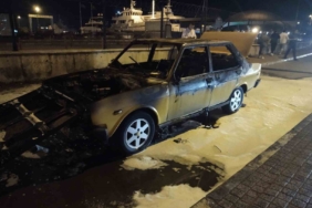 Pendik’te otomobil alev alev yandı