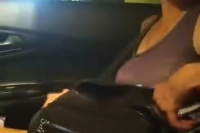 Pendik’te taksiciyle yolcu arasındaki para tartışması kamerada