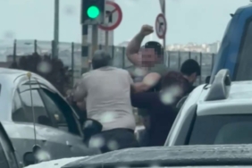 Pendik’te yol verme kavgası: Tekmeler, yumruklar havada uçuştu