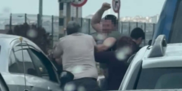 Pendik’te yol verme kavgası: Tekmeler, yumruklar havada uçuştu