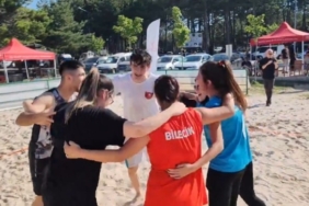 Plaj Voleybolu Turnuvası’nın şampiyonu ‘Kumdan Kale’ isimli takım oldu