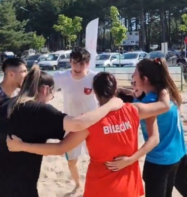 Plaj Voleybolu Turnuvası’nın şampiyonu ‘Kumdan Kale’ isimli takım oldu