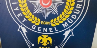 Polis ekiplerinin dikkati ile yakalanan şüphelinin üzerinden ruhsatsız tabanca ele geçirildi