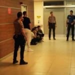 Polisin dur ihtarına uymayan araçta,  Iraklı 4 kaçak göçmen ve 1 göçmen kaçakçısı yakalandı