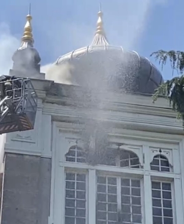 Sağlık Bilimleri Üniversitesi’nde tadilat çalışmaları esnasında yangın meydana geldi. İtfaiye ekiplerinin yangına müdahalesi sürüyor.