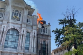 Sağlık Bilimleri Üniversitesinin tarihi binasında yangın: Kubbe çöktü