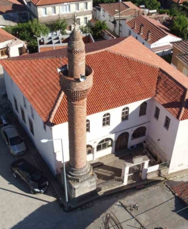 Şahinler Camisi, tavan ve duvar süslemeleri ile dikkatleri çekiyor