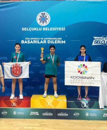 Sakarya Büyükşehir’in raketi Konya’daki şampiyonaya damga vurdu