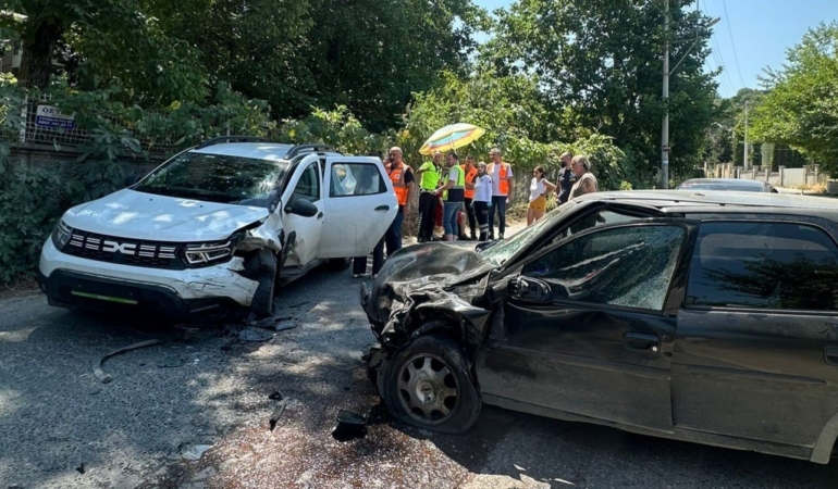 Sakarya’da iki otomobil çarpıştı: 5 yaralı