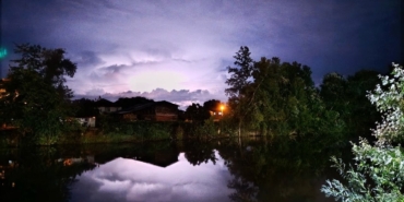 Sakarya’da şimşekler geceyi aydınlattı