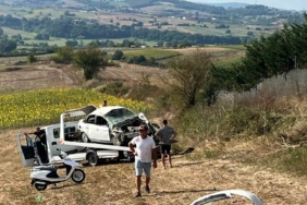 Sakarya’da taklalar atan otomobil hurdaya döndü: 1 ölü, 1 yaralı