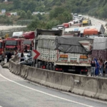 Sakarya’da zincirleme kaza: Ortalık savaş alanına döndü