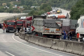 Sakarya’da zincirleme kaza: Ortalık savaş alanına döndü