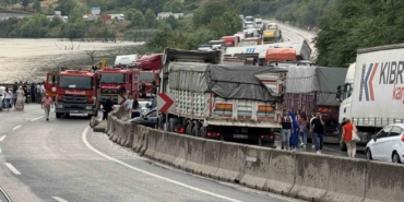 Sakarya’da zincirleme kaza: Ortalık savaş alanına döndü