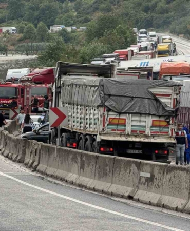 Sakarya’da zincirleme kaza: Ortalık savaş alanına döndü
