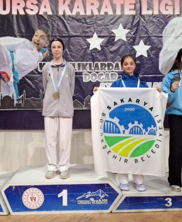 Sakaryalı karateciler Bursa’da fırtına olup esti: 10 madalyayla büyük gurur