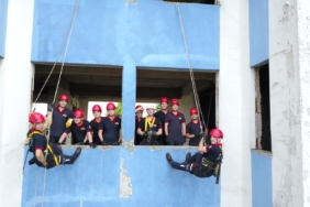 Sakaryalılar yangına müdahaleyi itfaiye erlerinden öğreniyor