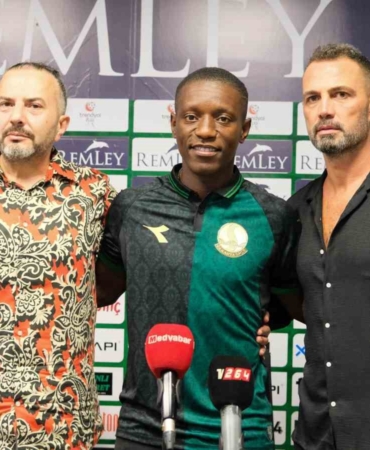 Sakaryaspor Max Gradel’i renklerine kattı