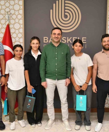 Şampiyon gençlere hediye