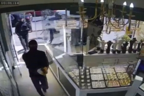 Sancaktepe’de kuyumcudaki silahlı soygun anları kamerada